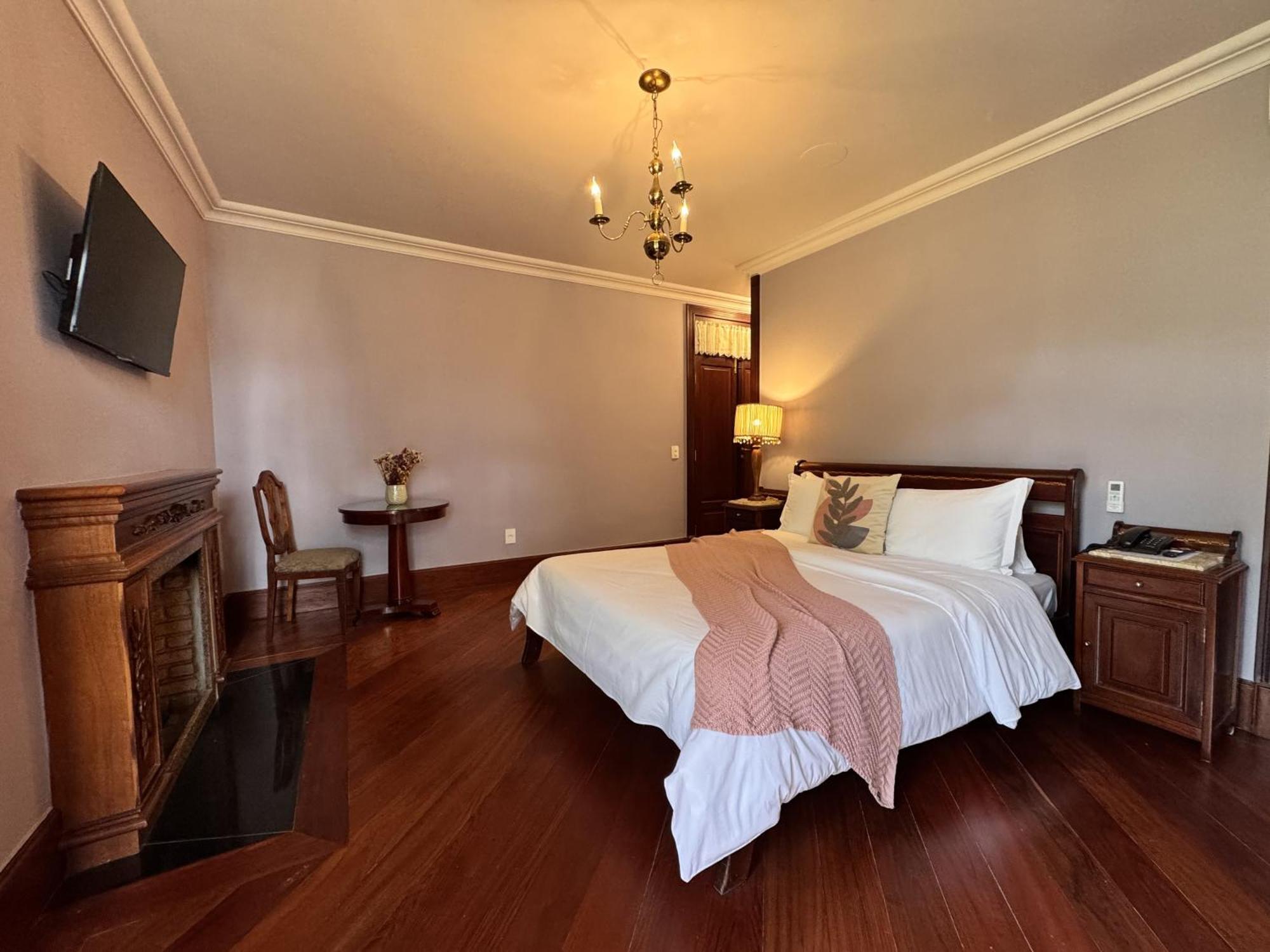 Aroso Paco Hotel Pedra Azul  Kültér fotó A room at the hotel