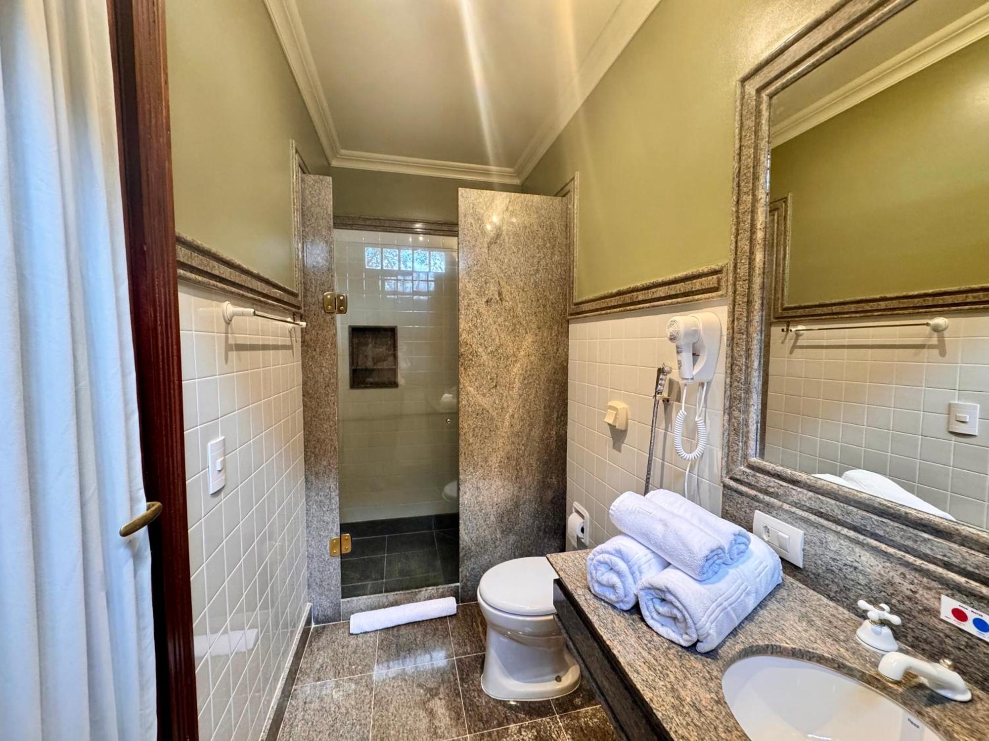 Aroso Paco Hotel Pedra Azul  Kültér fotó Bathroom